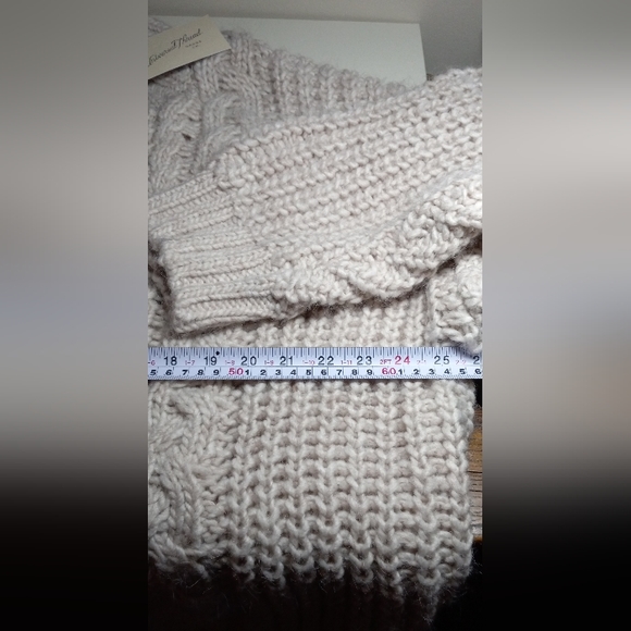 Chunky Knit Turtle neck sweater - Picture 6 of 6